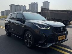 Toyota Crown Venza 2.5L HEV AWD Premium - ფოტო 3