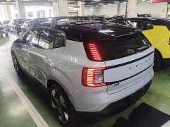 Volvo EX30 Rear-Wheel Drive Extended Range Ultra - фото 4