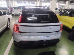 Volvo EX30 Rear-Wheel Drive Extended Range Ultra - фото 5
