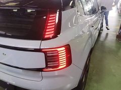 Volvo EX30 Rear-Wheel Drive Extended Range Ultra - фото 7
