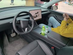 Tesla Model Y Rear-Wheel Drive Launch Edition - ფოტო 10