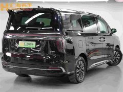 FAW Red Flag HQ9 PHEV 2.0T AWD Luxury - photo 4