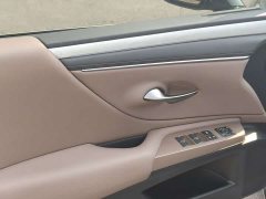 Lexus ES 300h Premium Edition - ფოტო 13