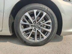 Lexus ES 300h Premium Edition - ფოტო 16