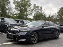 BMW 5 Series 525Li M Sport Package - ფოტო 1