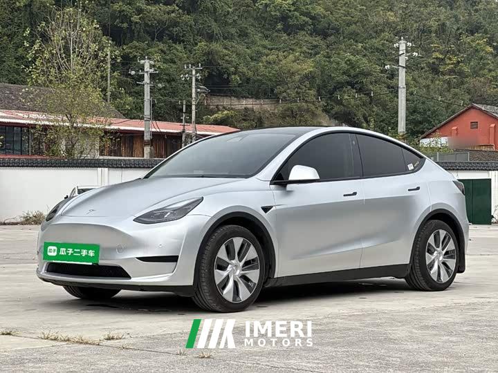 Tesla Model Y Rear-Wheel Drive