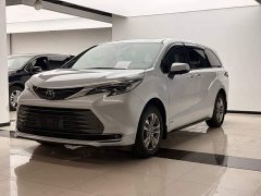 Toyota Sienna 2.5L Hybrid AWD Luxury - photo 1
