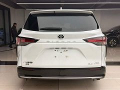 Toyota Sienna 2.5L Hybrid AWD Luxury - photo 7