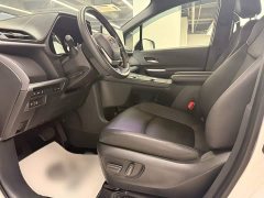 Toyota Sienna 2.5L Hybrid AWD Luxury - photo 8
