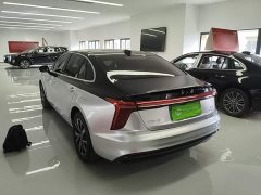 FAW Hongqi H5 PHEV 130 Super Hybrid Edition - photo 4
