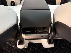 Tesla Model Y Long Range All-Wheel Drive - ფოტო 13