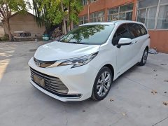 Toyota Sienna 2.5L Hybrid Premium Edition - photo 1