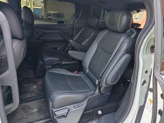 Toyota Sienna 2.5L Hybrid Premium Edition - photo 12