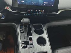 Toyota Sienna 2.5L Hybrid Platinum Edition - photo 5