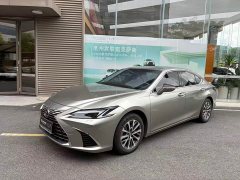 Lexus ES 300h Premium Edition - ფოტო 1