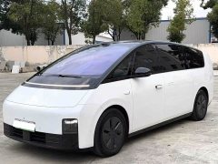 Li Auto MEGA Ultra Smart Refresh Edition - ფოტო 1