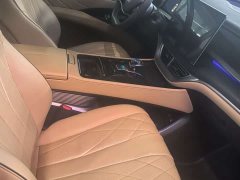 Denza D9 DM-i 980 Four-Wheel Drive Premium - фото 6