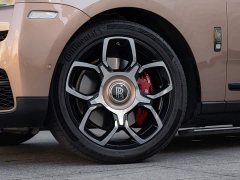 Rolls-Royce Cullinan Black Badge - ფოტო 9