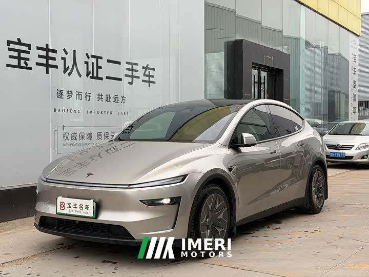 Tesla Model Y L Long Range All-Wheel Drive
