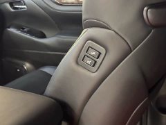 Toyota Alphard Hybrid 2.5L Luxury - photo 19
