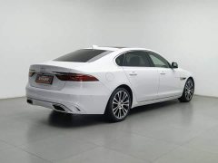 Jaguar XFL 2.0T P250 Two-Wheel Drive Premium Luxury Edition - фото 2