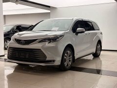 Toyota Sienna 2.5L Hybrid AWD Luxury - photo 1
