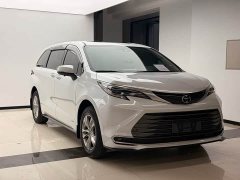 Toyota Sienna 2.5L Hybrid AWD Luxury - photo 3