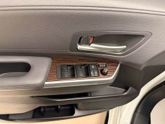 Toyota Sienna 2.5L Hybrid AWD Luxury - photo 6