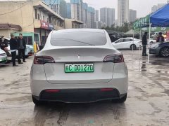 Tesla Model Y Standard Range RWD - photo 4