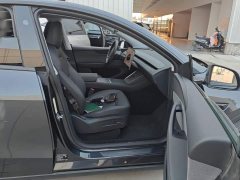 Tesla Model Y Rear-Wheel Drive Launch Edition - photo 8