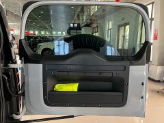 Land Rover Defender 90 P400 X-DYNAMIC S - ფოტო 17