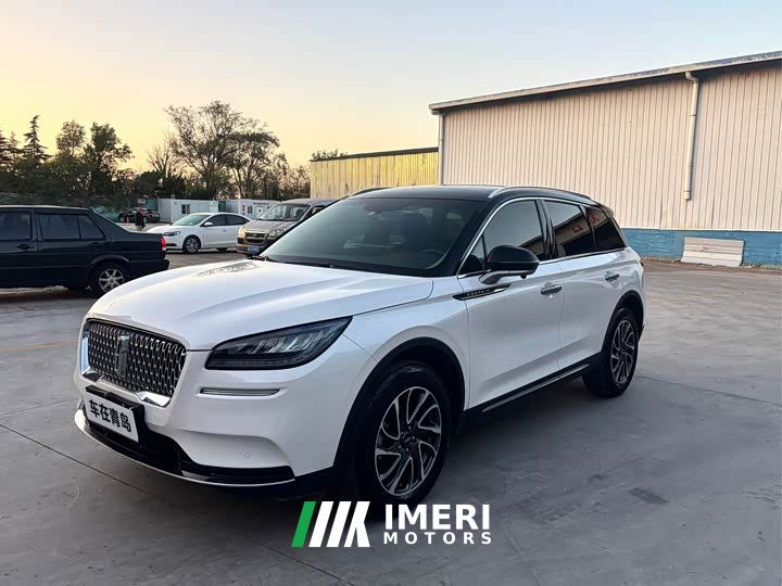 Lincoln Explorer 2.0T Two-Wheel Drive Premium