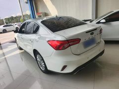 Ford Focus Sedan EcoBoost 180 Automatic Trend - ფოტო 4