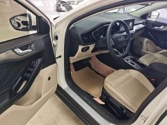 Ford Focus Sedan EcoBoost 180 Automatic Trend - фото 15