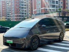 Li Auto Li Xiang MEGA Ultra - ფოტო 1