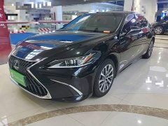 Lexus ES 200 Excellence Edition - ფოტო 1