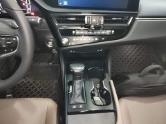 Lexus ES 200 Excellence Edition - ფოტო 13