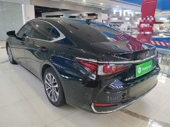 Lexus ES 200 Excellence Edition - ფოტო 4