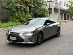 Lexus ES 300h Premium Edition - ფოტო 1