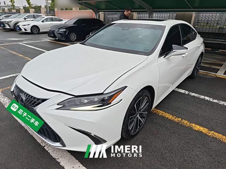 Lexus ES 300h Premium Edition