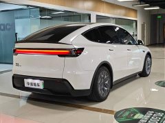Tesla Model Y L Long Range All-Wheel Drive - ფოტო 5