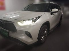 Toyota Highlander Hybrid 2.5L AWD Premium 7-Seater - ფოტო 1
