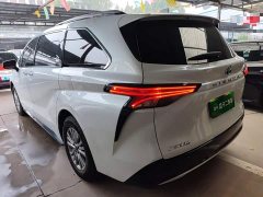 Toyota Sienna 2.5L Hybrid Premium Edition - ფოტო 4