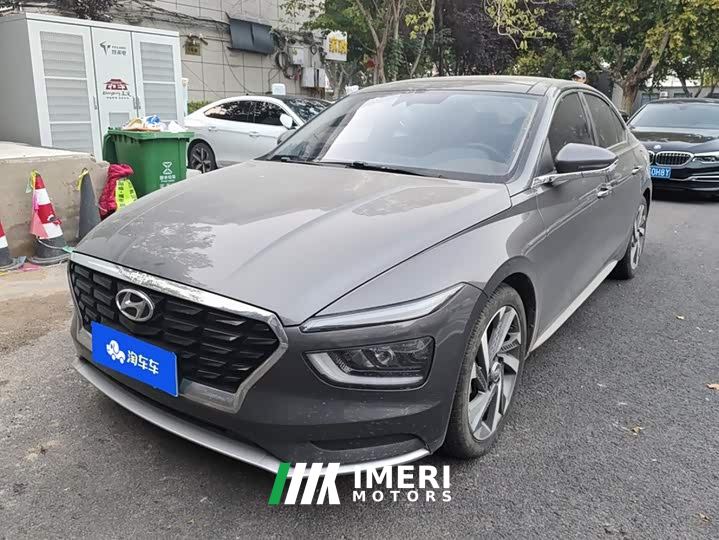 Hyundai Mistra 1.8L CVT LUX Luxury Edition