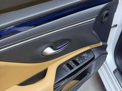 Lexus ES 200 Excellence Edition - ფოტო 12