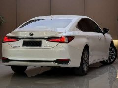 Lexus ES 200 Excellence Edition - ფოტო 16