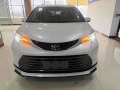 Toyota Sienna 2.5L Hybrid AWD Premium - photo 1