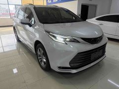 Toyota Sienna 2.5L Hybrid AWD Premium - photo 3