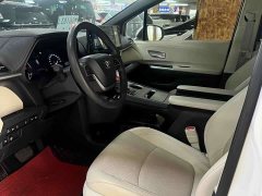 Toyota Sienna 2.5L Hybrid AWD Premium - photo 4