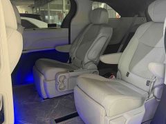 Toyota Sienna 2.5L Hybrid AWD Premium - photo 6